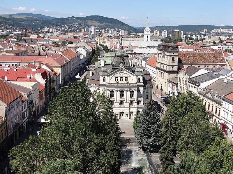 800px-View_over_Old_Town_from_St._Elisabeth_Cathedral_Bell_Tower_-_Kosice_-_Slovakia_(36428414991).jpg